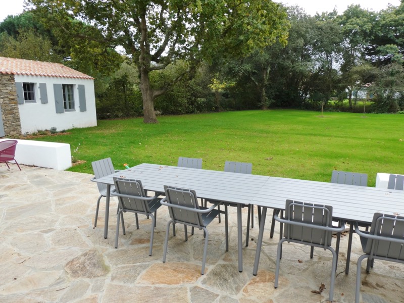 Location-vacances-maison-standing-grande-table-exterieure-saint-sauveur-ile-yeu-locs2